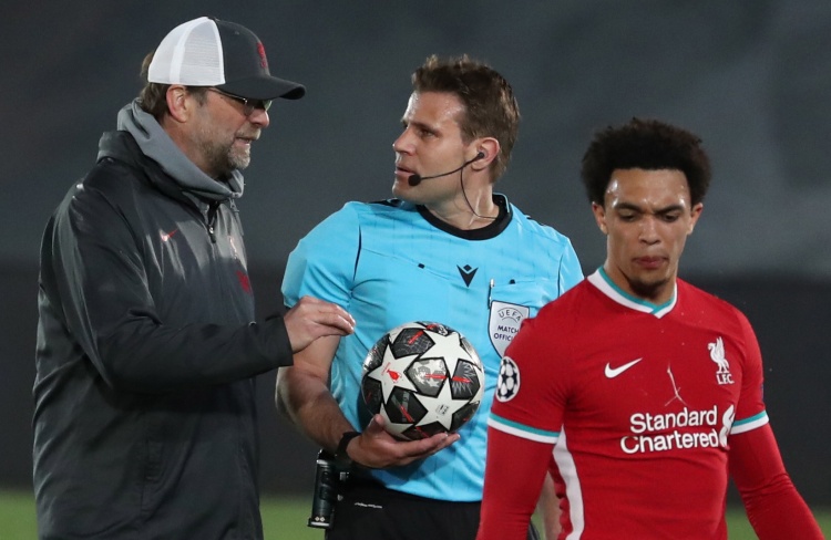 德甲半场：莱默尔破门，纳尔泰进球被吹，拜仁1-0斯图加特（德甲半场战报：莱默尔建功，纳尔泰破门无效，拜仁1-0领先斯图加特）