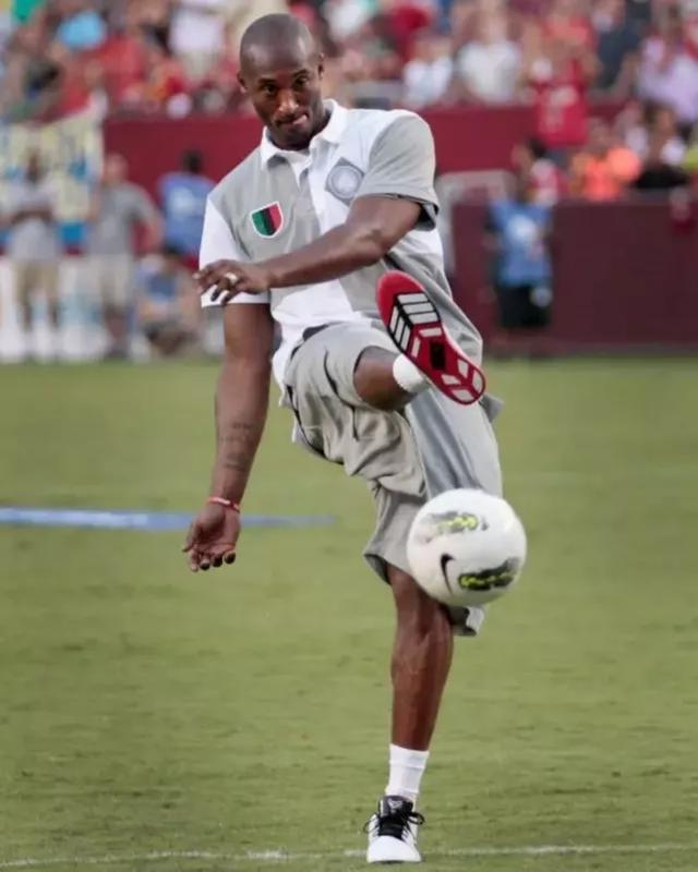 足球报：法比奥已与国安续约至26年底；国安将全主力出征越南