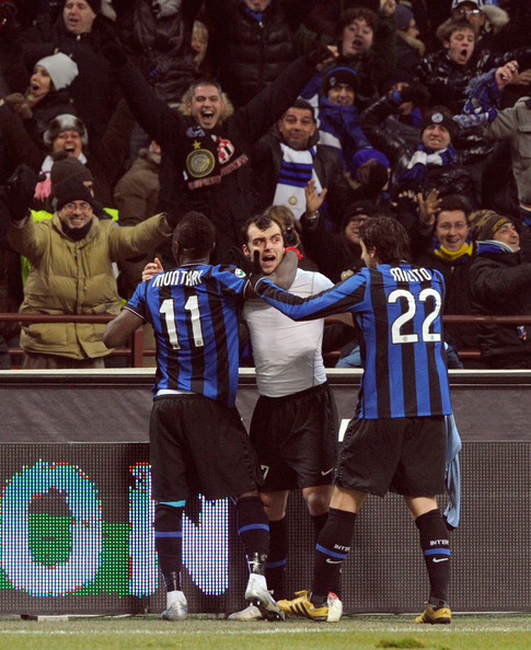 詹姆斯篮下强打稳定胜局