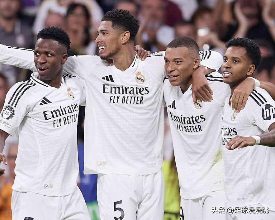 佩德里：梅西是历史最佳球员，希望有朝一日与他再次并肩作战（佩德里称梅西为史上最佳，期待未来再度并肩作战）