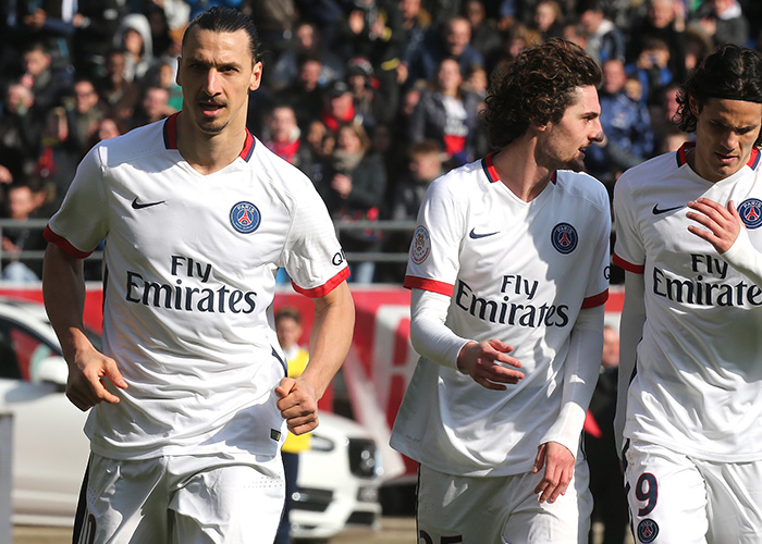 加里·内维尔：切尔西中轴线不够硬，距离赢得英超还很远