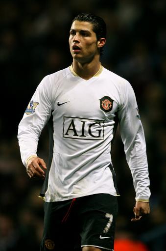 乔治娜：等C罗求婚等了十年，这枚订婚戒指是最起码的礼物（乔治娜直言：等C罗求婚整整十年，这枚订婚戒指不过是最基本的诚意）