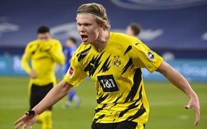 痛！女裁判扔球给希罗，不小心砸到了希罗的关键部位